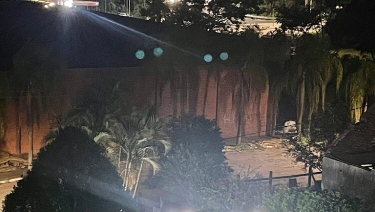 Muitas ruas estão esperando pela troca de lâmpadas queimadas