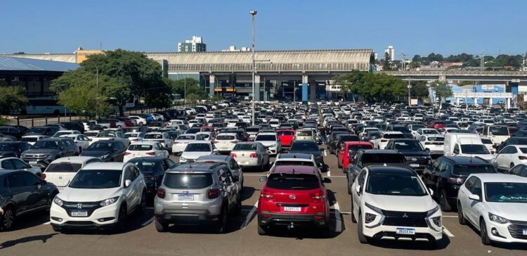 Estacionamento da Fenac lotado: grande visitação na feira realizada de 3 a 5 de março