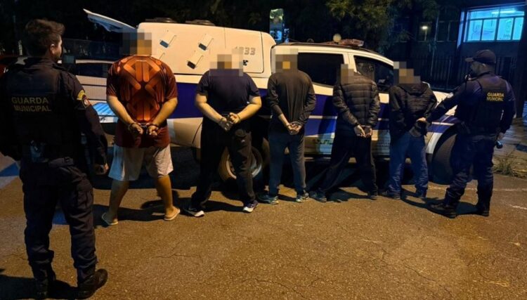 Os cinco detidos foram encaminhados à Delegacia de Polícia de Pronto Atendimento (DPPA) de Novo Hamburgo. PMNH/Divulgação