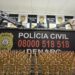 A mulher, de 43 anos, foi presa em flagrante e responderá pelo crime de porte irregular de arma de fogo de uso restrito. Fotos Polícia Civil