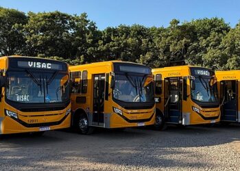 Zero quilômetro, os coletivos já estão identificados com a padronização visual utilizada no Município. Visac/Divulgação