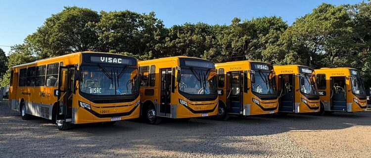 Zero quilômetro, os coletivos já estão identificados com a padronização visual utilizada no Município. Visac/Divulgação