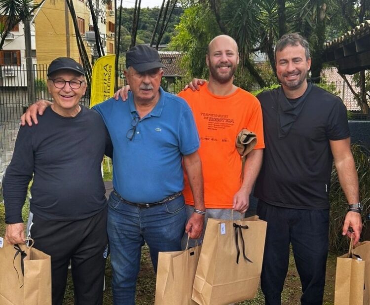 Os campeões: Alvaro Wolff, Jaime Oberto, Mateus Mosmann e Rogério Oberto