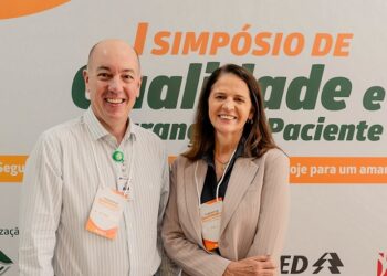 Na primeira edição do Simpósio: diretor Médico do Hospital Sapiranga, Airton Schmitt, e diretora Executiva, Elita Herrmann. Divulgação