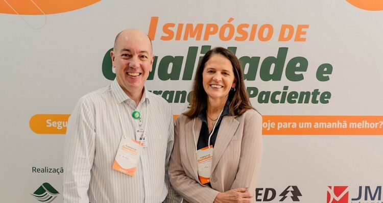 Na primeira edição do Simpósio: diretor Médico do Hospital Sapiranga, Airton Schmitt, e diretora Executiva, Elita Herrmann. Divulgação