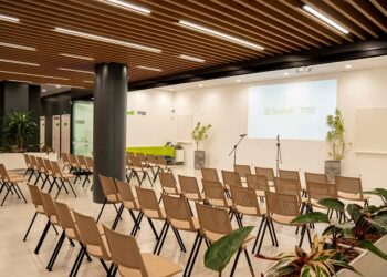 Espaço Sicredi é um ambiente moderno e colaborativo, pensado para ser um local de convivência. Divulgação