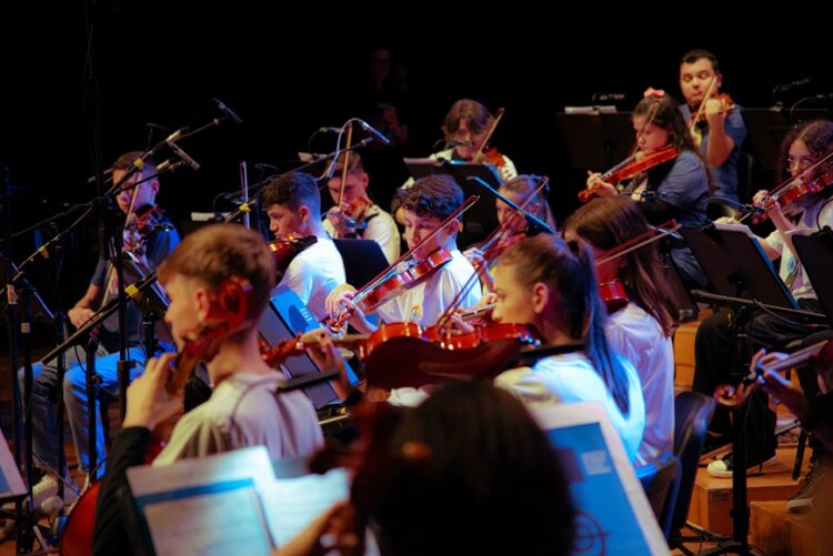 A proposta é oferecer uma imersão musical qualificada, conectando estudantes, músicos e público. Divulgação