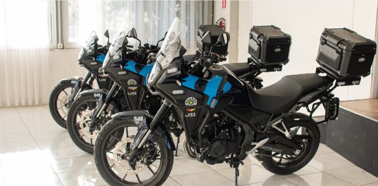 A entrega das motos ocorreu durante evento no Grêmio Atiradores. PMNH/Divulgação