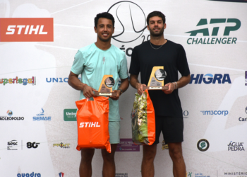 Hugo Dellien e Facundo Diaz Acosta na cerimônia de premiação. Cleon Medeiros/Divulgação