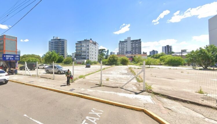 Quarteirão formado pelas ruas Marcílio Dias, Imperatriz Leopoldina, 5 de Abril e Avenida Nações Unidas. Google Maps