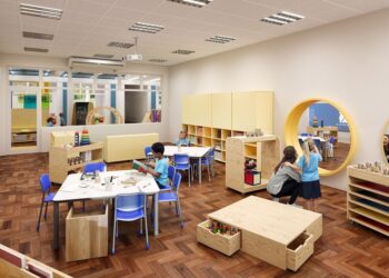 O espaço contará com uma área disponível de 830 m² e será contemplado com nove salas de aula, um refeitório, banheiros e uma piazza – um espaço para convívios e aprendizados. Divulgação