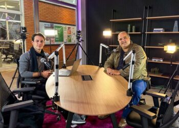 O jornalista Martin Behrend foi um dos entrevistados da programação da tarde em bate-papo conduzido por Ramon Ferreira. Feevale/Divulgação