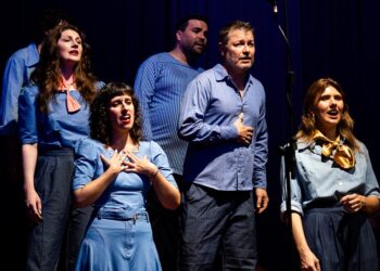 A proposta do espetáculo é aproximar o público da força e da delicadeza das canções do compositor carioca. Marina Bastos/Divulgação