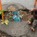 Cenário vergonhoso: moradores colocaram vaso de plantas há mais de dois meses para sinalizar o perigo