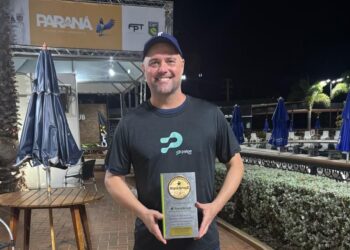 Lucas Engel com a certificação do recorde homologado pela RankBrasil