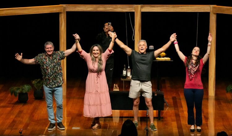 Elenco da peça traz Oscar Magrini, Carla Pagani, Paula Zaneti e Fábio Villa Verde. Gilberto Rosa/Divulgação