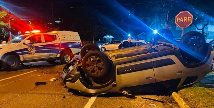 Condutor estava com a CNH suspensa e não obedeceu ordem de parada da Guarda Municipal. Fotos PMNH/Divulgação