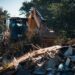 A operação contou com o trabalho de uma retroescavadeira e quatro caminhões para a remoção dos materiais. Thiago Dorscheid/PMNH