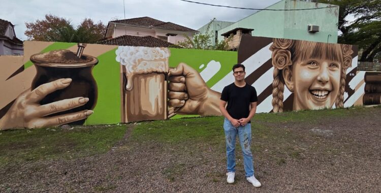 Feu Cardoso é o autor do mural no Centro do município. Robson Nunes/Decom-PMEV