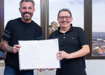 Gustavo Finck passou o cargo ao vice-prefeito Gerson Haas. Ramon Belmonte/PMNH