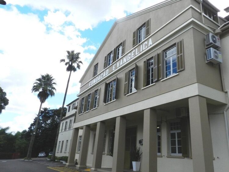 Unidade Fundação Evangélica lidera ranking local do Enem