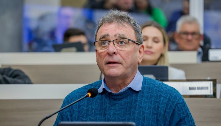 Ricardo Ritter, ex-líder do governo Fátima, trabalha para abafar a CPI que atinge o governo Finck. Daniele Souza/CMNH