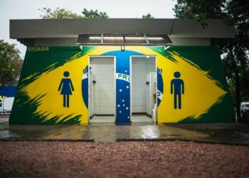 Obra de Rafael Jung nos banheiros da Praça do Imigrante. PMNH/Divulgação