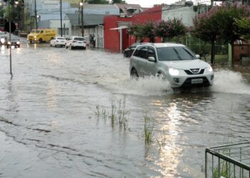 Previsão indica altos acumulados de chuvas, com ruas devendo ficar cobertas por água