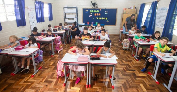 O Ideb mede tanto a aprendizagem dos alunos quanto o fluxo escolar, indicando a qualidade da educação oferecida pelas redes de ensino. PMNH/Divulgação