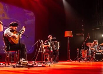 Formado por Luiz Dallastra (acordeon e voz), Matheus Krummenauer (violão de sete cordas) e João Bauken (bateria), o Paysanos Trio atua desde 2023. Divulgação