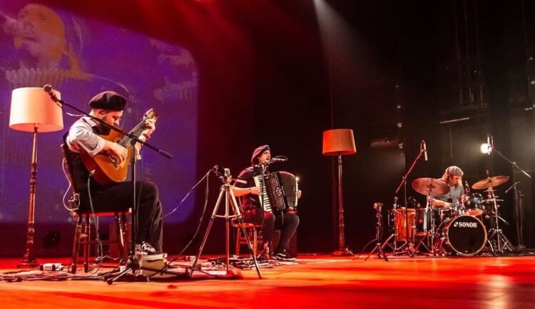 Formado por Luiz Dallastra (acordeon e voz), Matheus Krummenauer (violão de sete cordas) e João Bauken (bateria), o Paysanos Trio atua desde 2023. Divulgação