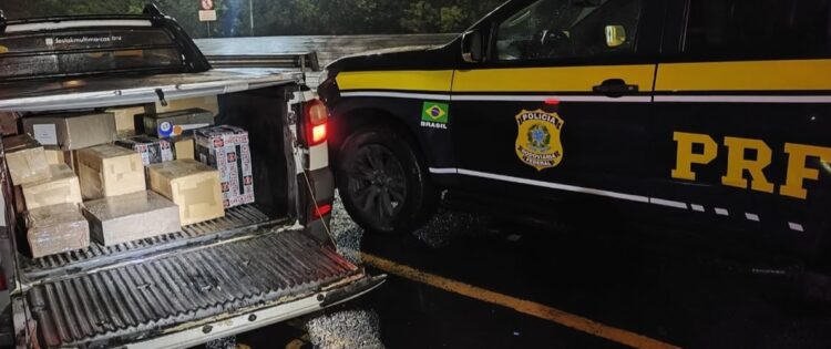 A equipe realizou a abordagem de um veículo no km 97 da rodovia. PRF/Divulgação