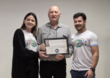 Cristiane Spohr, Raul Kruse e o prefeito Diego Francisco. Robson Nunes/Decom/PMEV