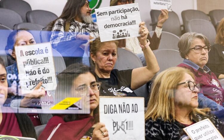Professores protestaram na Câmara de Vereadores de Novo Hamburgo. Moris Musskopf/CMNH