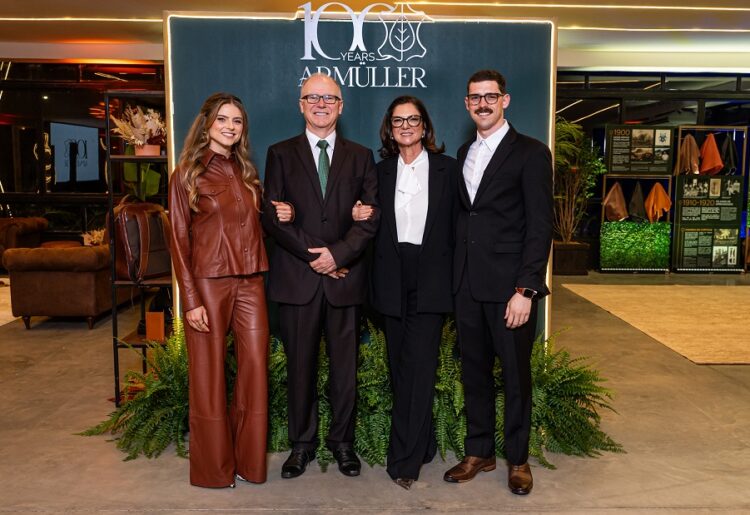 Família Müller na celebração do centenário da empresa, em Novo Hamburgo: Raíssa, Cezar, Elaine e Artur. Fotos Divulgação