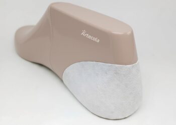 Linha Afix Artedur ECO 2734 de contrafortes termoplásticos, uma solução que proporciona calce confortável, com excelente cópia e retenção de formato. Divulgação
