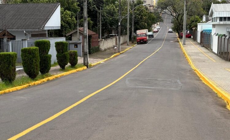 Nova sinalização modificou áreas para estacionamento na Rua Arlindo Pasqualini