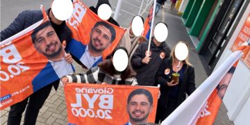 Militância de Giovane Byl fazendo campanha no Centro de Novo Hamburgo