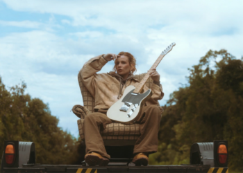 O show evidencia o lado multi-instrumentista da artista e valoriza a emoção das interpretações em um ambiente mais próximo e sensorial. Divulgação