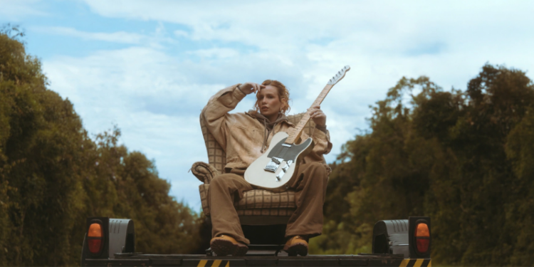 O show evidencia o lado multi-instrumentista da artista e valoriza a emoção das interpretações em um ambiente mais próximo e sensorial. Divulgação