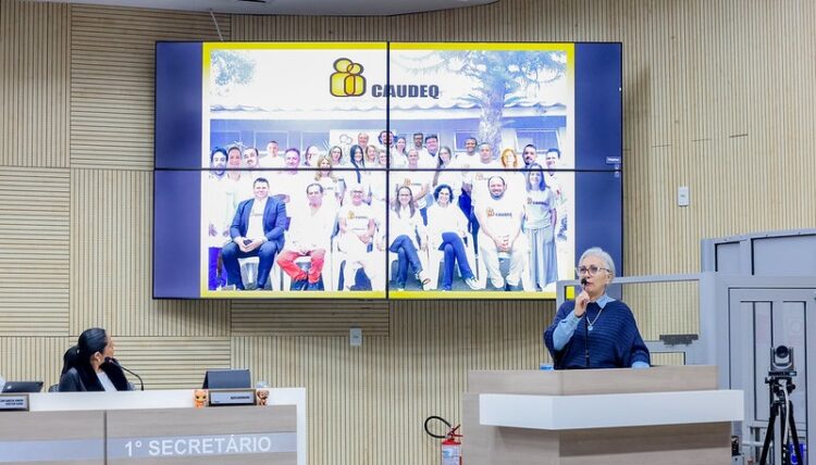 A psicóloga Rosângela Scurssel esteve na Câmara de Vereadores falando do trabalho realizado pela Caudeq. Jaime Freitas/CMNH
