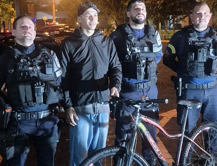 Eduardo Arthur Fraga da Silva, 19 anos, agradeceu integrantes da Guarda pela recuperação da bicicleta.
GMNH/Divulgação