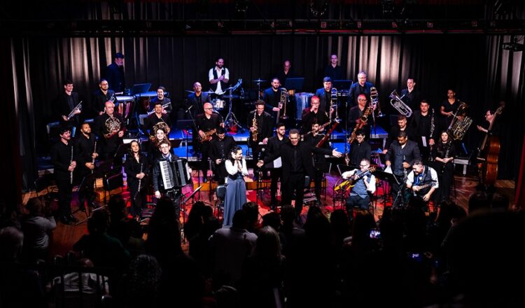 Orquestra de Sopros e Mas Bah terão novo encontro neste domingo. Marina Bastos/Divulgação