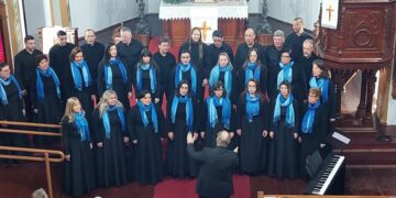 A regência é grupo do maestro João Paulo Sefrin e preparação vocal de Lúcia Passos, que também integra o grupo. Divulgação