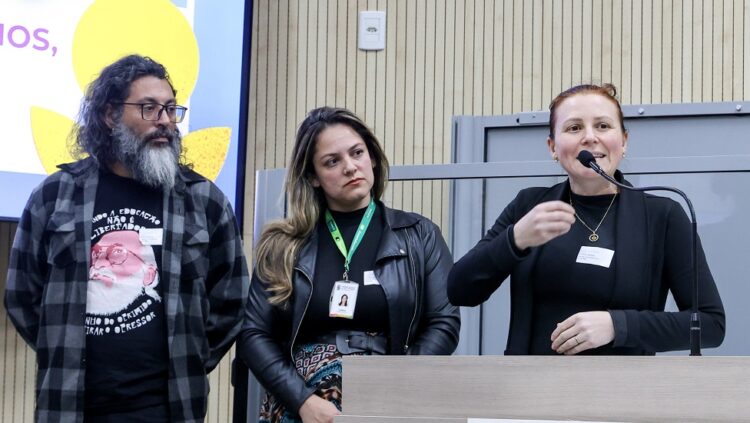 Camila Souza, Cristiane Michels e Anderson Dias solicitaram o apoio dos vereadores para avançar na demanda. Daniele Souza/CMNH