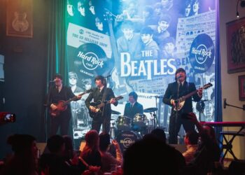 Espetáculo recria diferentes fases do quarteto de Liverpool. Divulgação