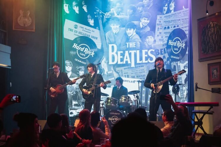 Espetáculo recria diferentes fases do quarteto de Liverpool. Divulgação