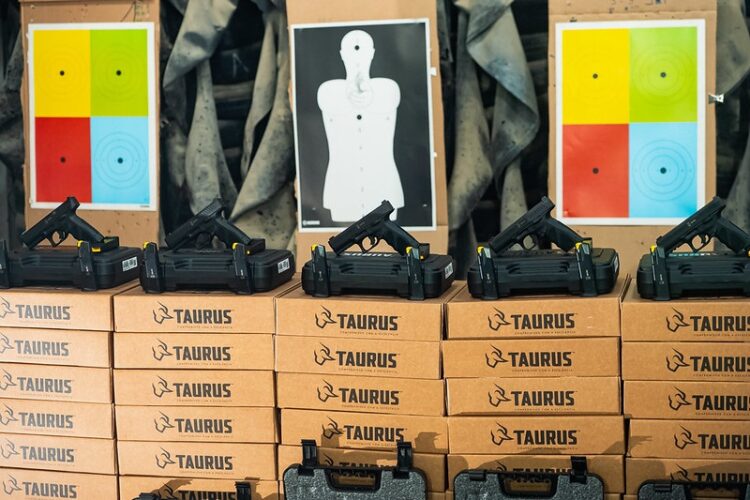 O calibre 9 mm é amplamente empregado por instituições policiais. Thiago Dorscheid/Divulgação