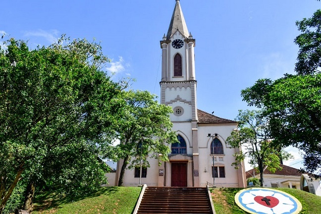 Igreja Três Reis Magos fica no coração do bairro Hamburgo Velho