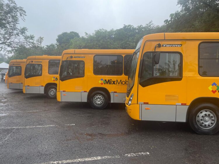 Prefeitura informou, no meio da semana, que os ônibus circularão conforme a tabela de horários de domingo.